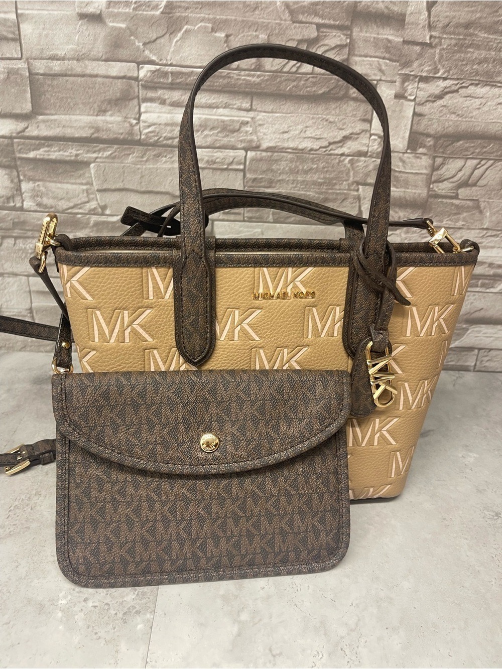 Michael Kors Eliza Small Embossed Tote & Matching Wallet Camel Brown Tan Logo - Picture 9 of 12